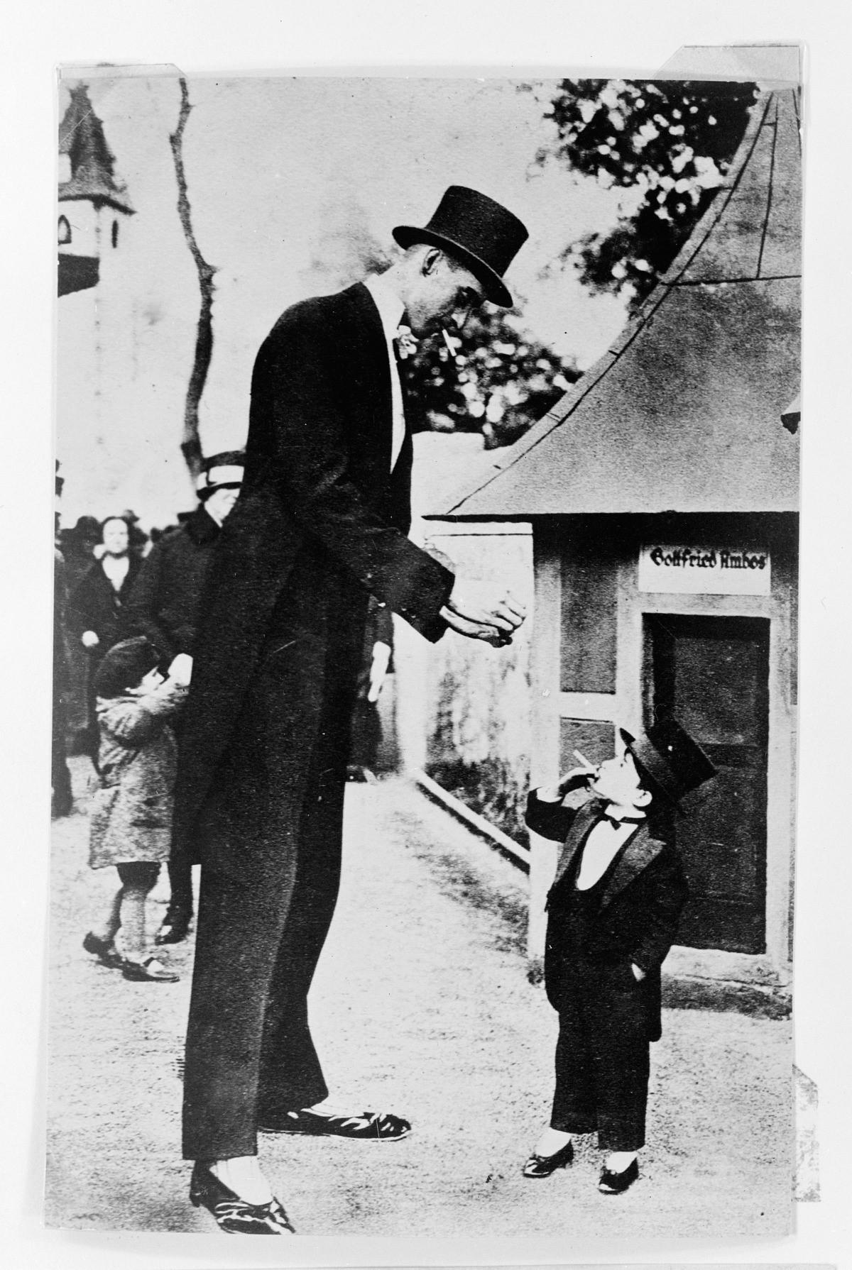 Figure 2.4 An image depicting a person with gigantism and a person with dwarfism in London, 1927. (Credit)